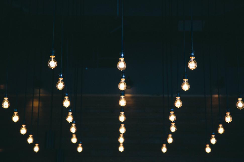 Free Image of Vintage style illuminated hanging bulbs 