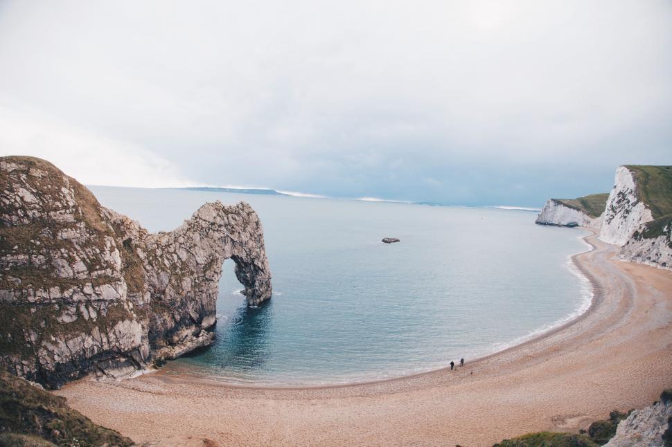 Free Image of Iconic Durdle Door arch and beach view 
