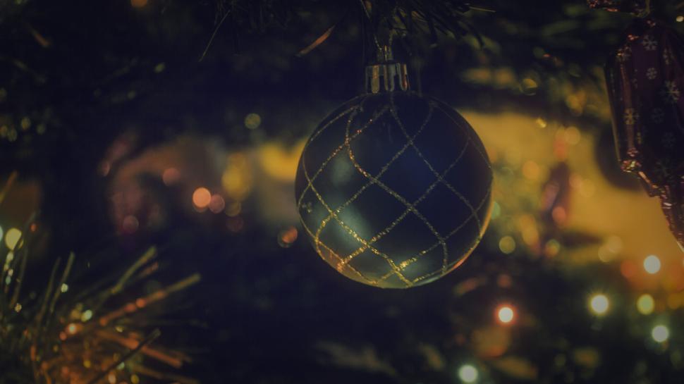 Free Image of Close-up of blue festive bauble on tree 