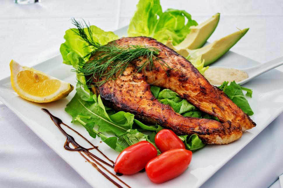 Free Image of Grilled salmon fillet with vegetables on a plate 