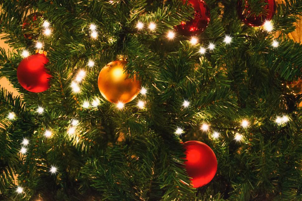 Free Image of Christmas tree adorned with lights and ornaments 