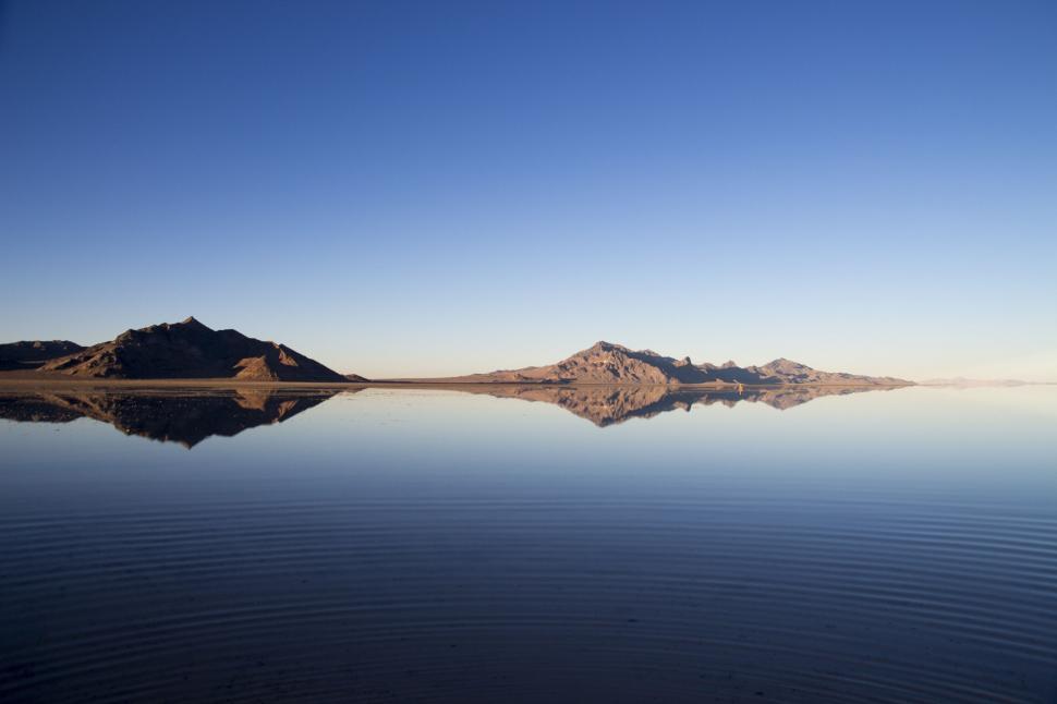 Free Image of Serenity of a mountain reflecting on water 