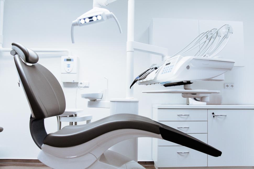 Free Image of Modern dental clinic room with advanced chair 