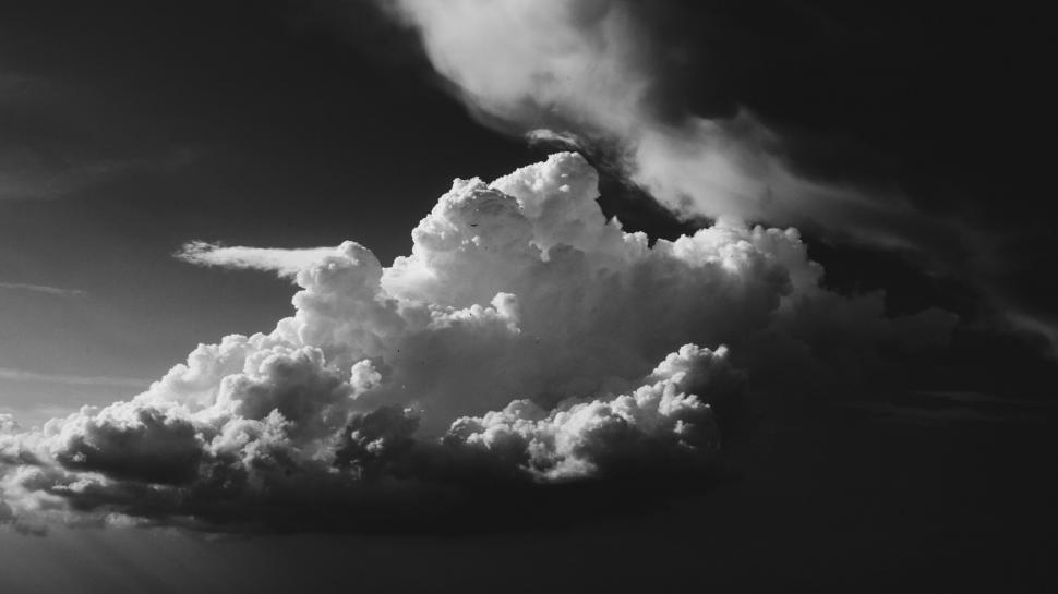 Free Image of Dramatic black and white cloud formation 