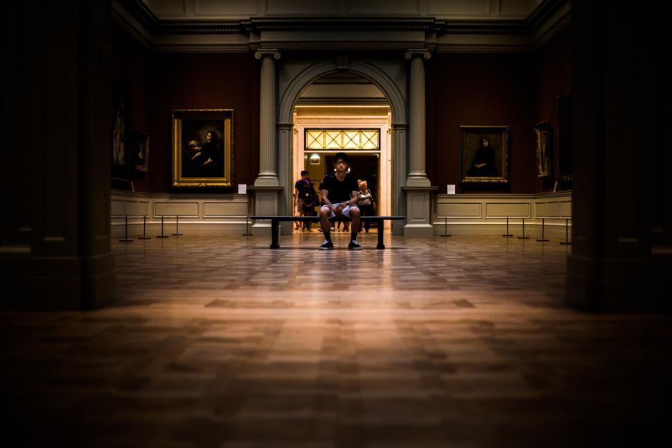Free Image of Quiet moment in an art gallery 