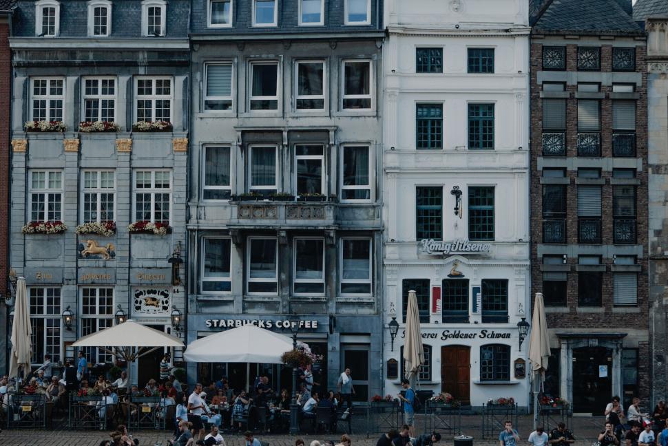 Free Image of Bustling street scene in European city 