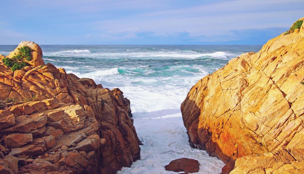 Free Image of Invigorating ocean view between rocky cliffs 