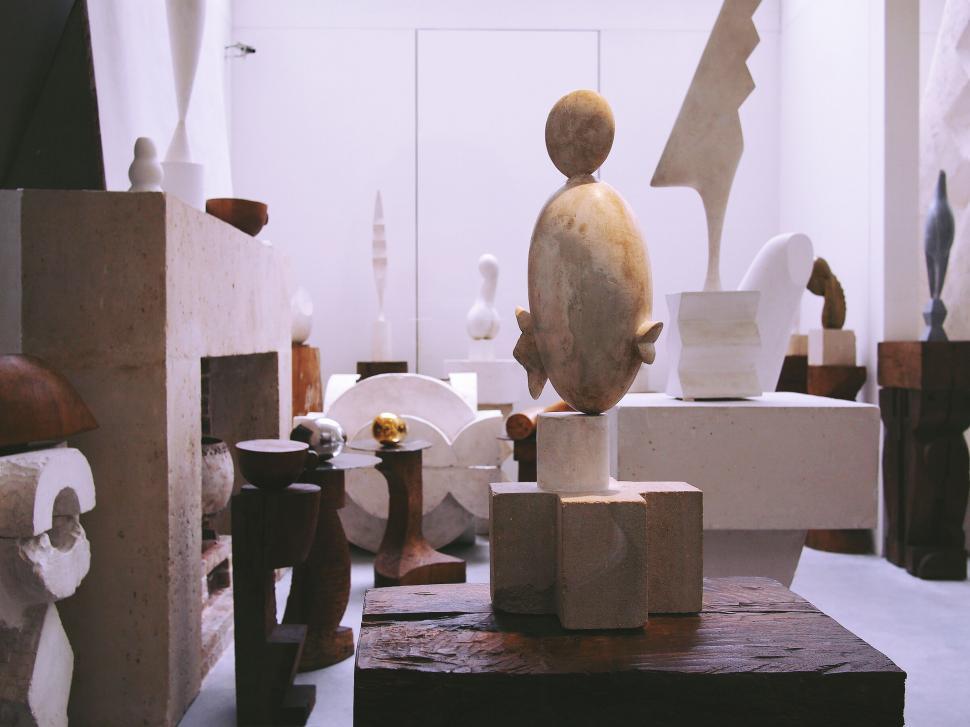Free Image of Sculpture exhibition in a minimalist gallery 