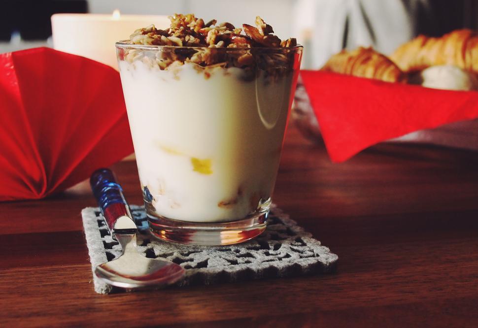 Free Image of Yogurt parfait in a glass with granola topping 