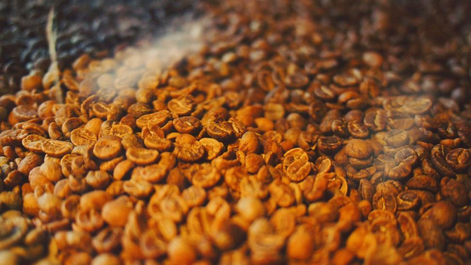 Free Image of Roasting coffee beans process up close 