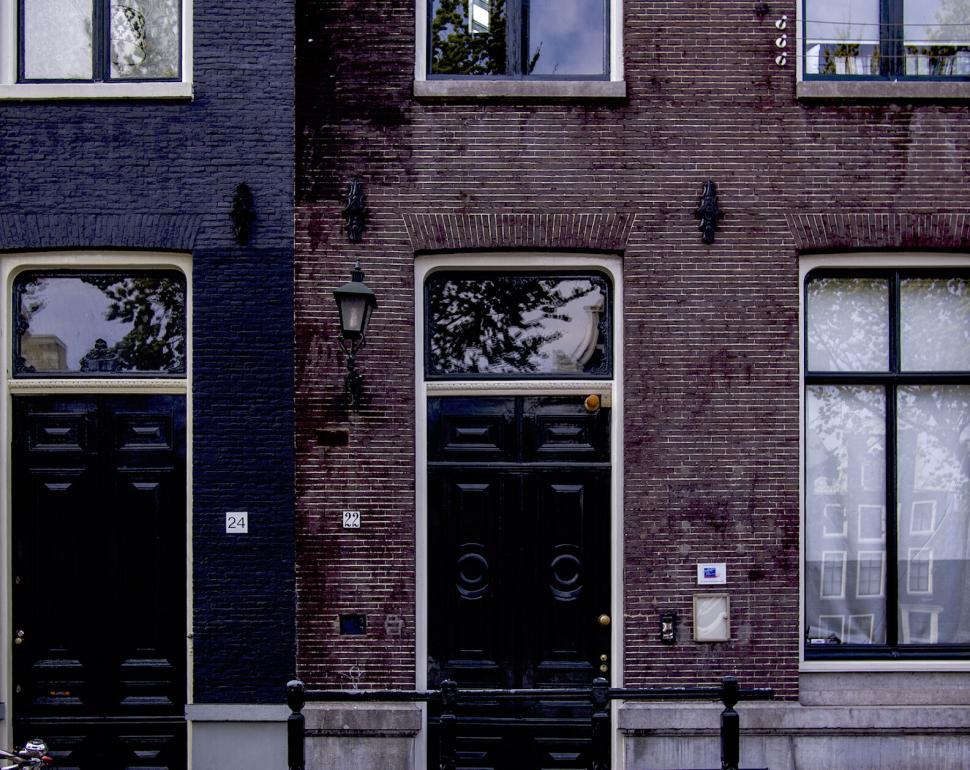 Free Image of Traditional Amsterdam houses with distinctive facades 
