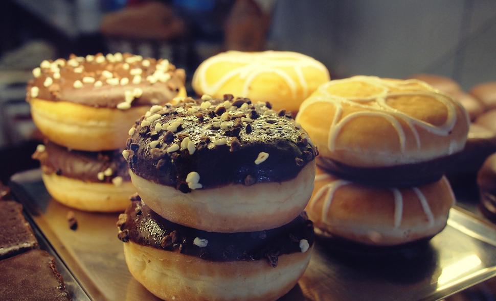 Free Image of Delicious assorted gourmet doughnuts 