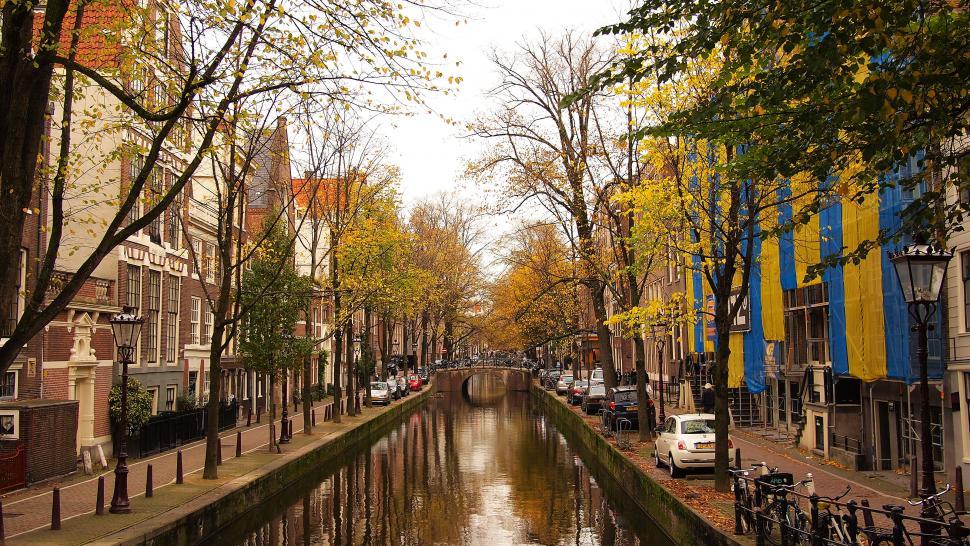 Free Image of Autumnal scene of Amsterdam canal 