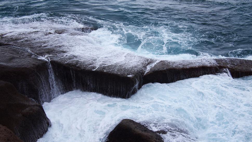 Free Image of Powerful waves crashing into rocky shore 