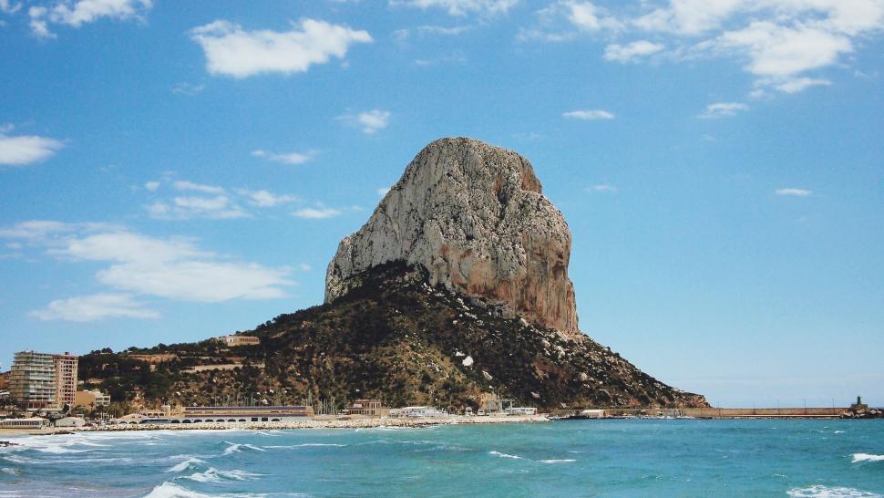 Free Image of Idyllic view of Calpe Rock on a sunny day 