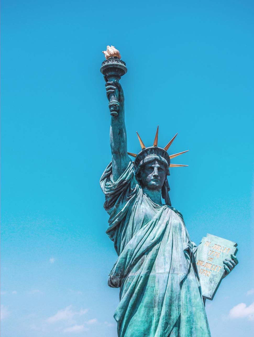 Free Image of Statue of Liberty against blue sky 