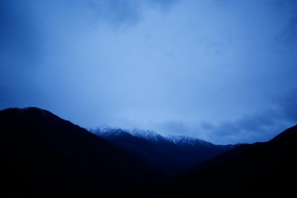 Free Image of Snow-capped mountains against twilight sky 