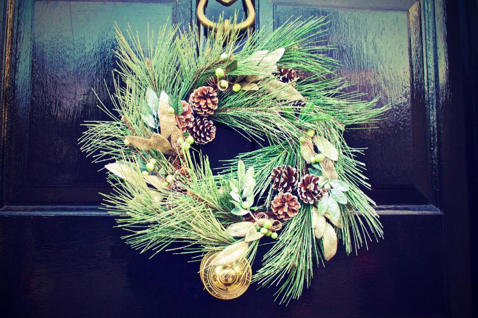 Free Image of Traditional Christmas wreath on dark door 