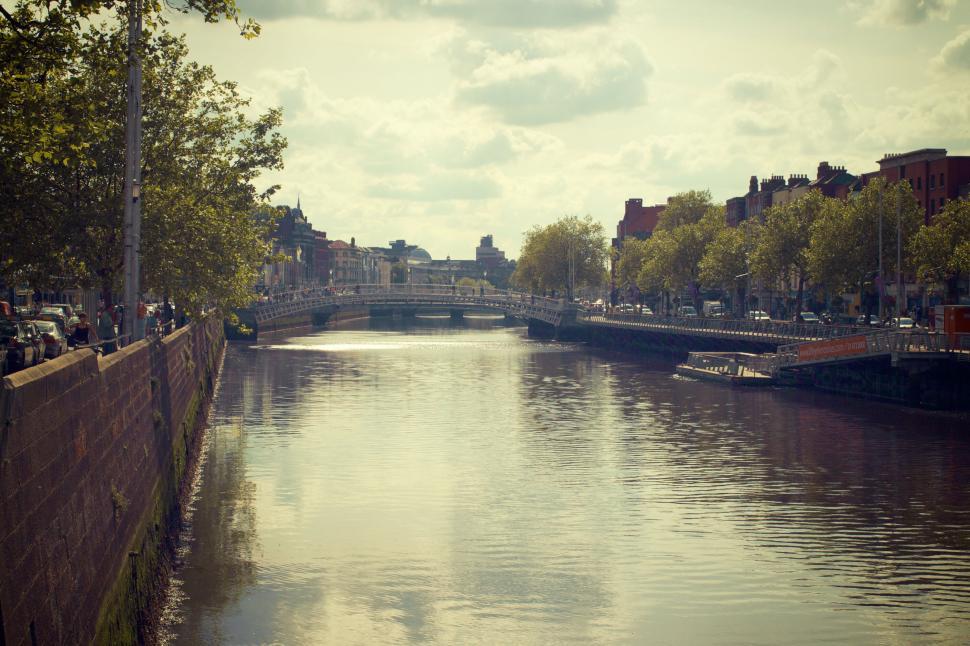 Free Image of Picturesque river scene with Dublin bridge 