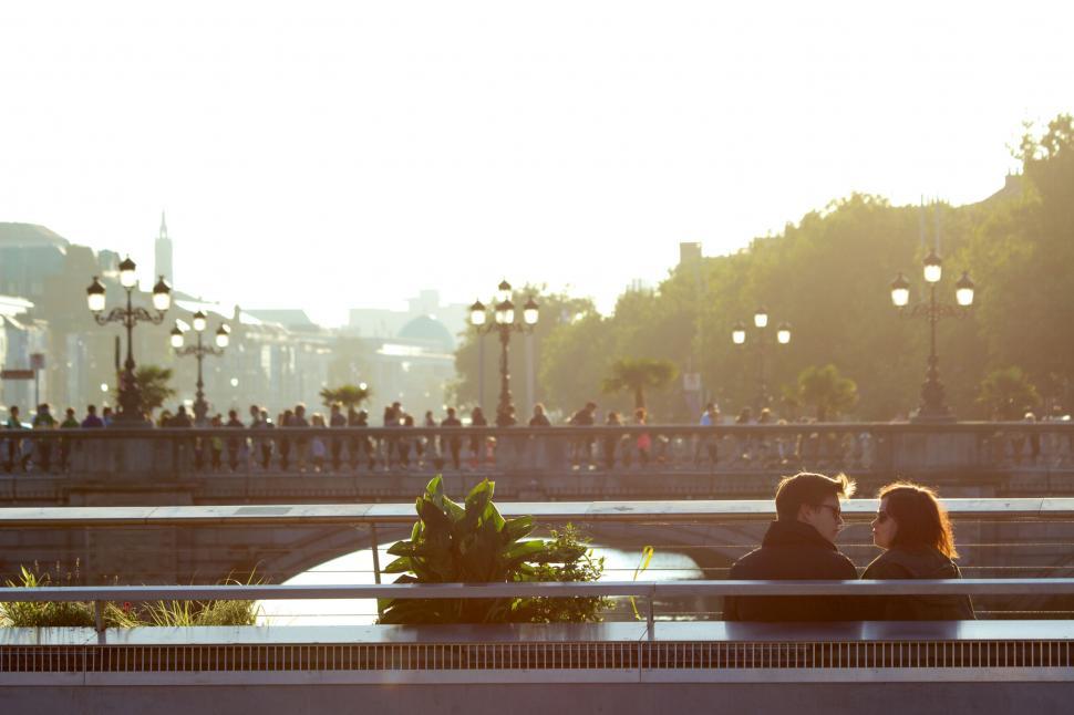 Free Image of Couple enjoying sunset on city bench 