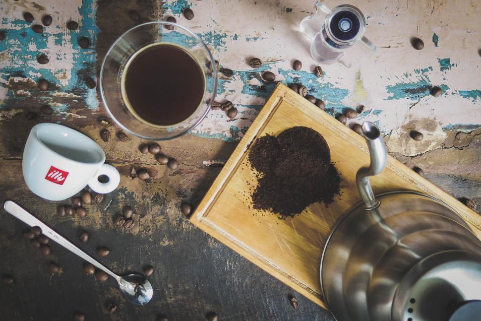 Free Image of Manual coffee grinding on wooden tray 
