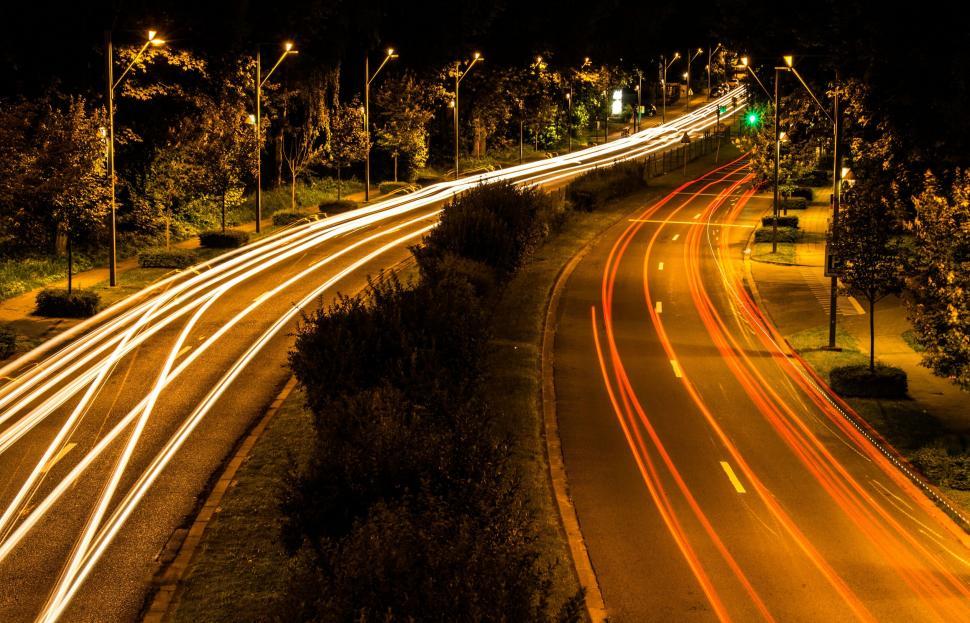 Free Image of Long-exposure city traffic at night 