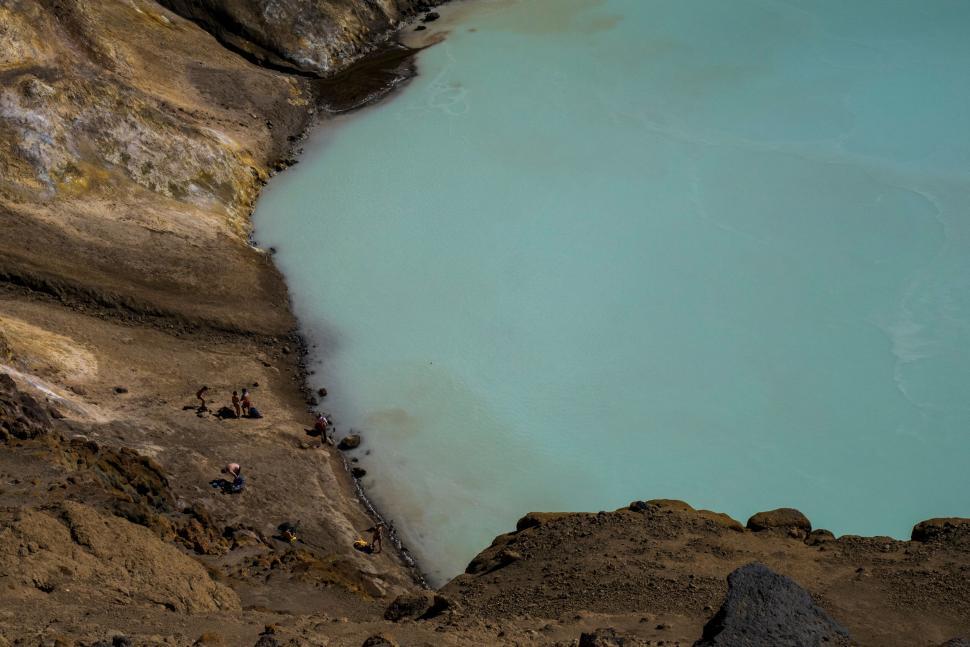 Free Image of Turquoise geothermal pool by mountainous terrain 