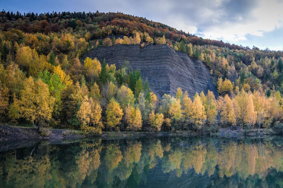 Free Image of Autumn colors on a lakeside hill 