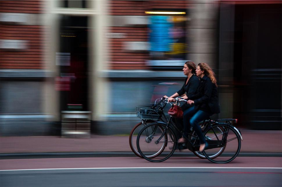 Free Image of Blurred motion of cyclists in the city 
