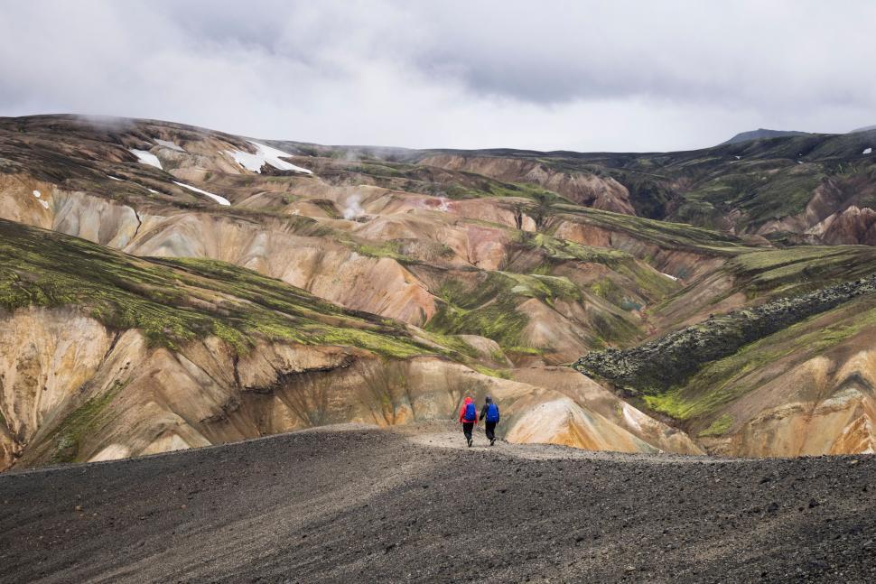 Free Image of Hikers exploring vast Icelandic highlands 
