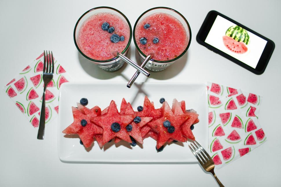 Free Image of Healthy watermelon smoothie and snacks 