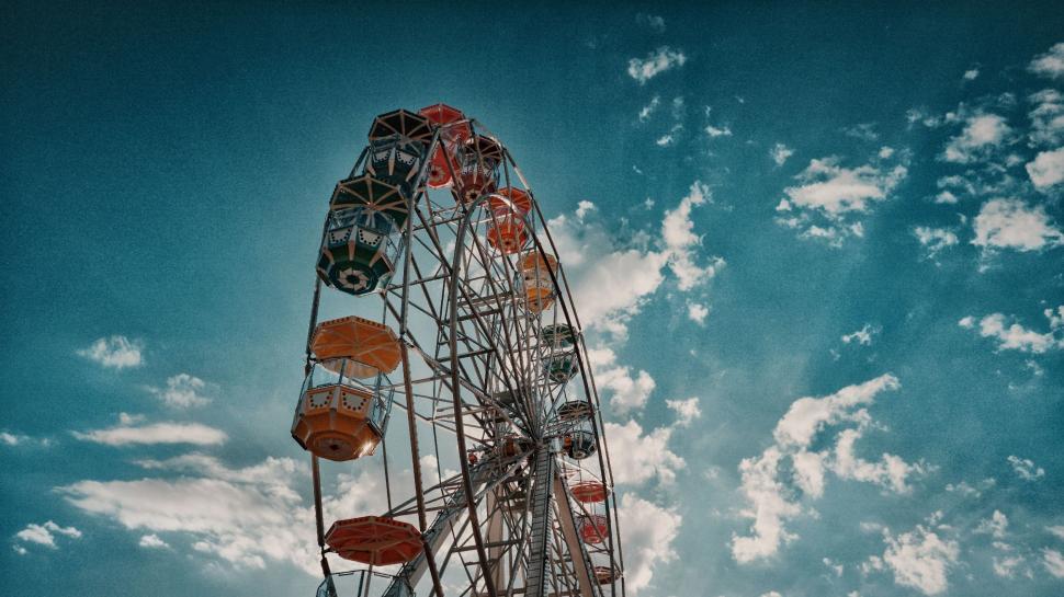Free Image of Vintage ferris wheel against blue sky 