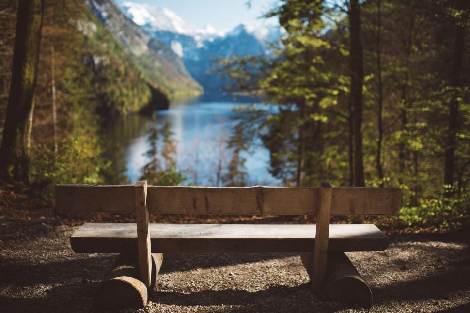 Free Image of Secluded Bench Overlooking Mountain Lake 