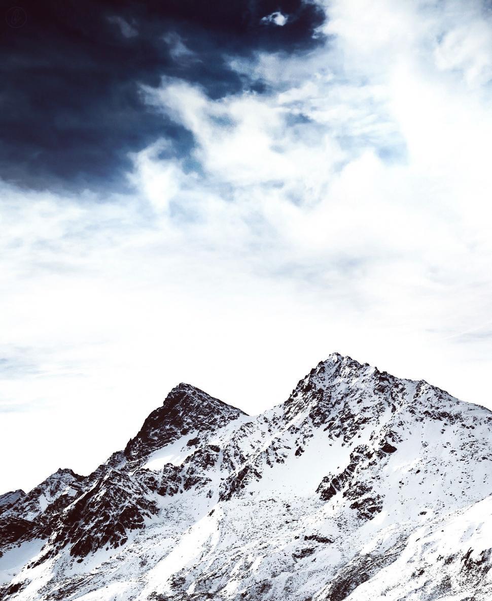 Free Image of Snow-capped mountain peaks against blue sky 