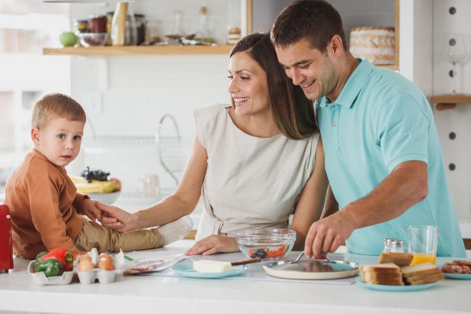 Free Image of Parents cooking breakfast with young children 