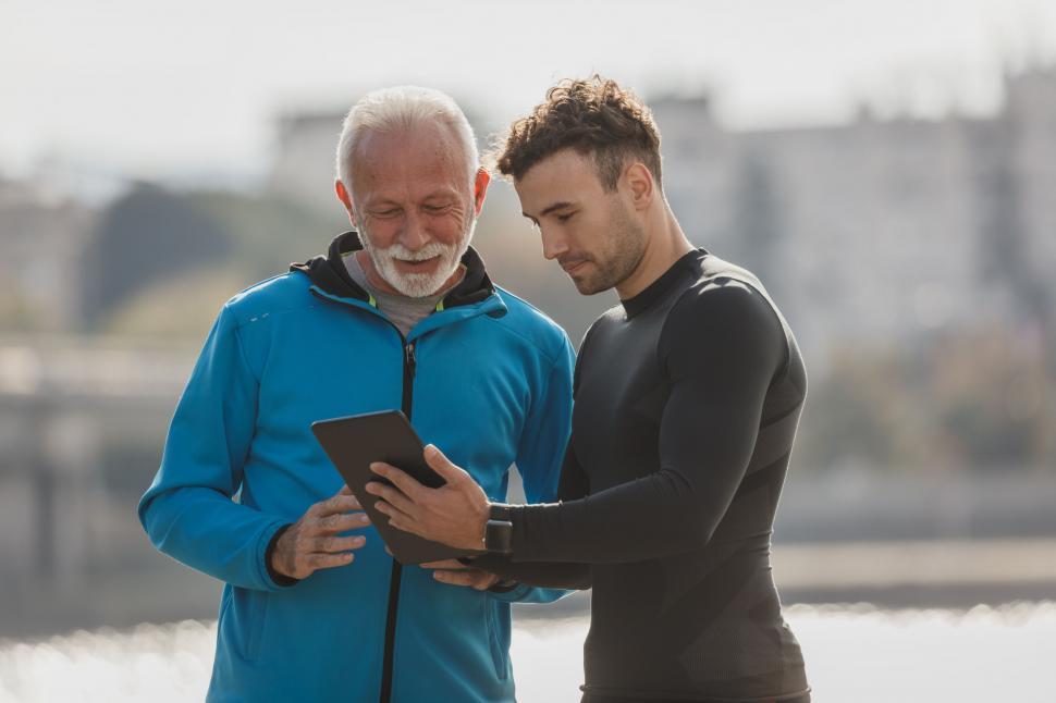Free Image of Senior man and trainer using tablet 