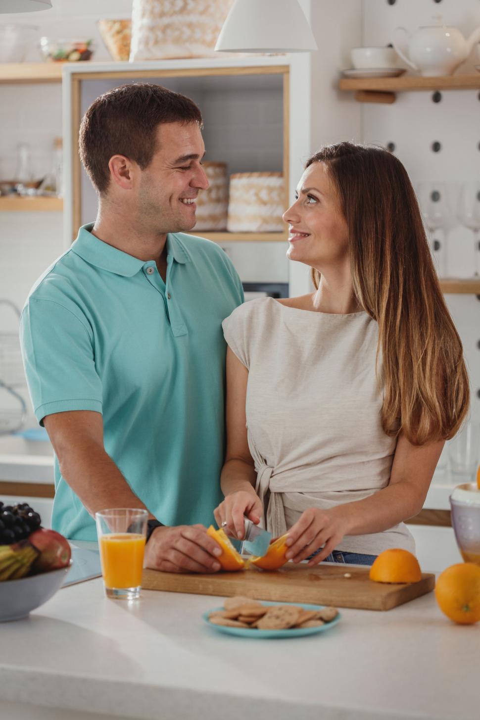 Free Image of Couple preparing breakfast together 