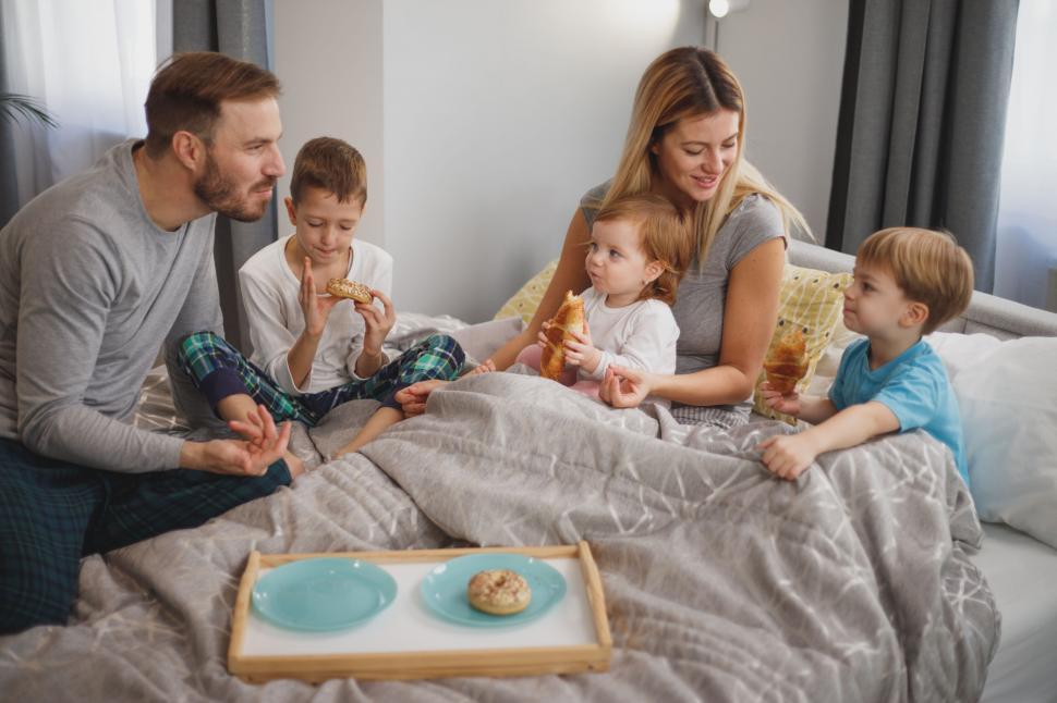 Free Image of Family enjoying breakfast in bed 