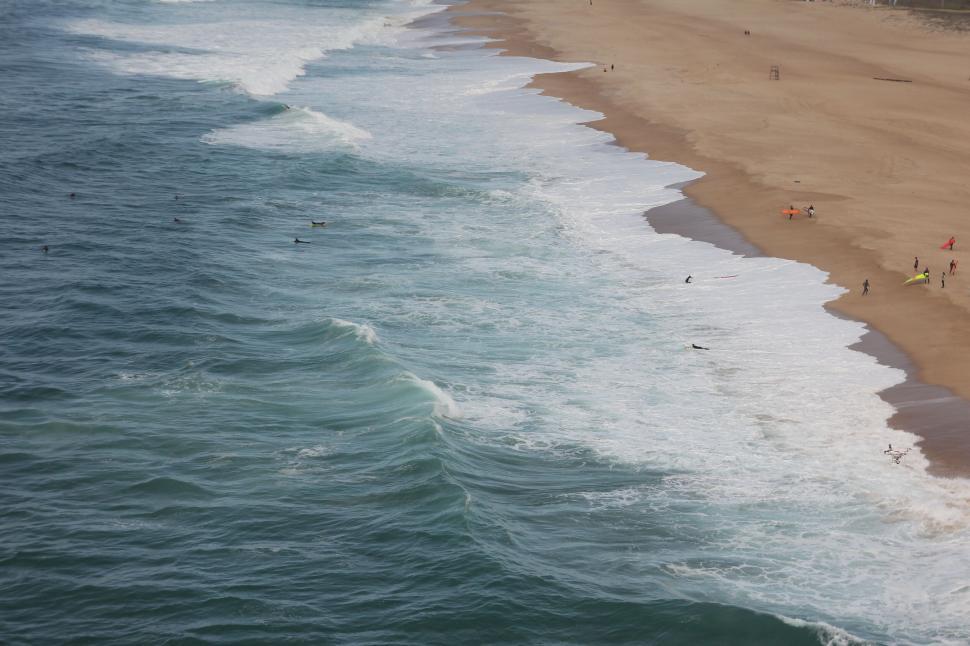 Free Image of Aerial view of beach and waves 