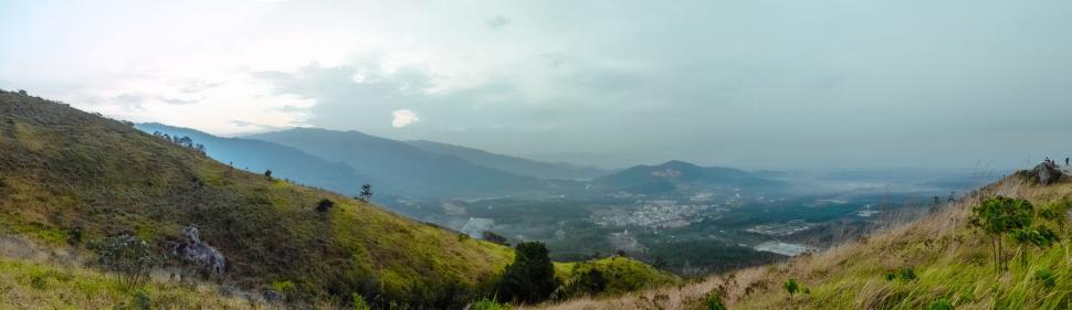 Free Image of Panoramic view of mountainous landscape 