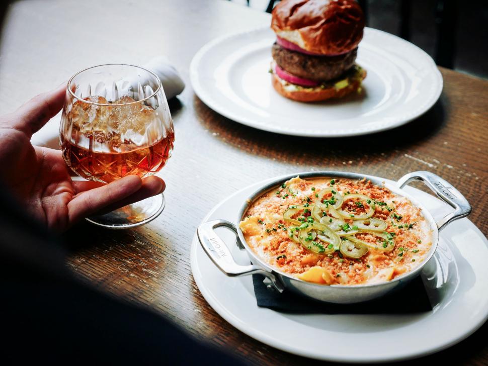 Free Image of Gourmet burger and mac and cheese 