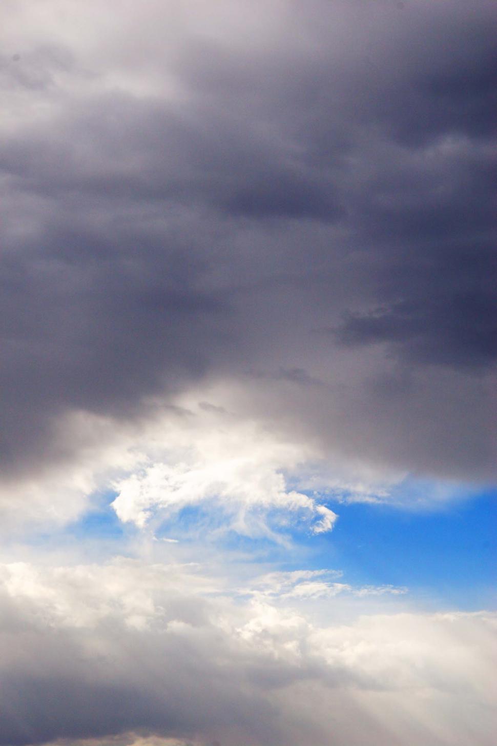 Free Image of Blue skies under gray clouds 