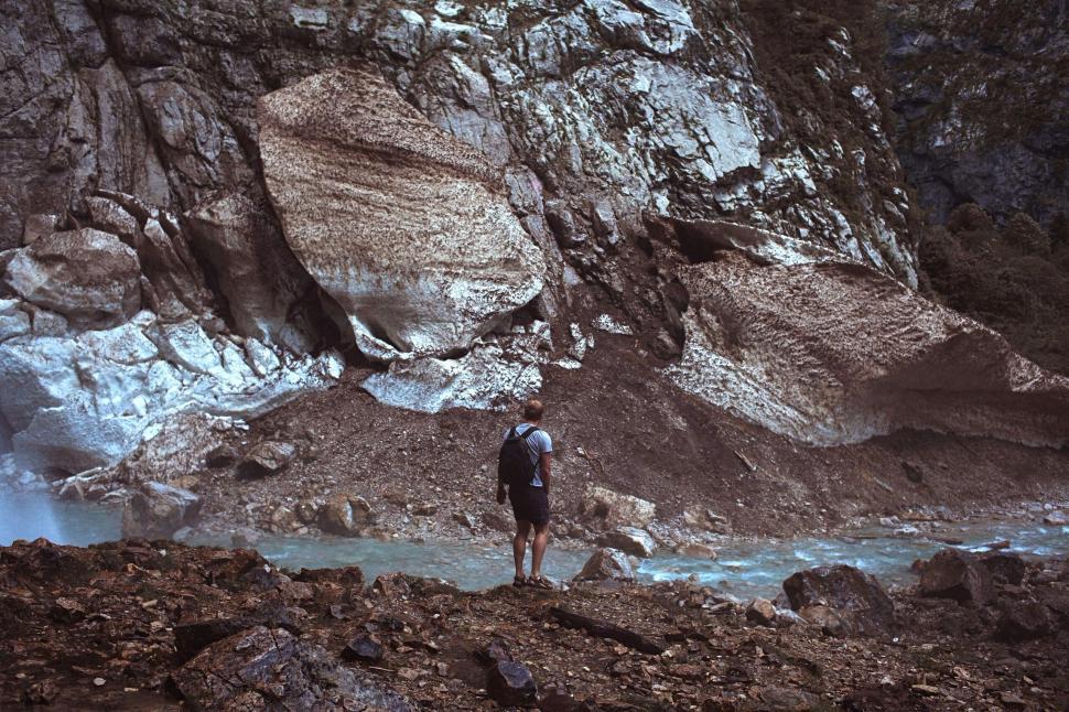 Free Image of Solo traveler by mountain river and rocks 