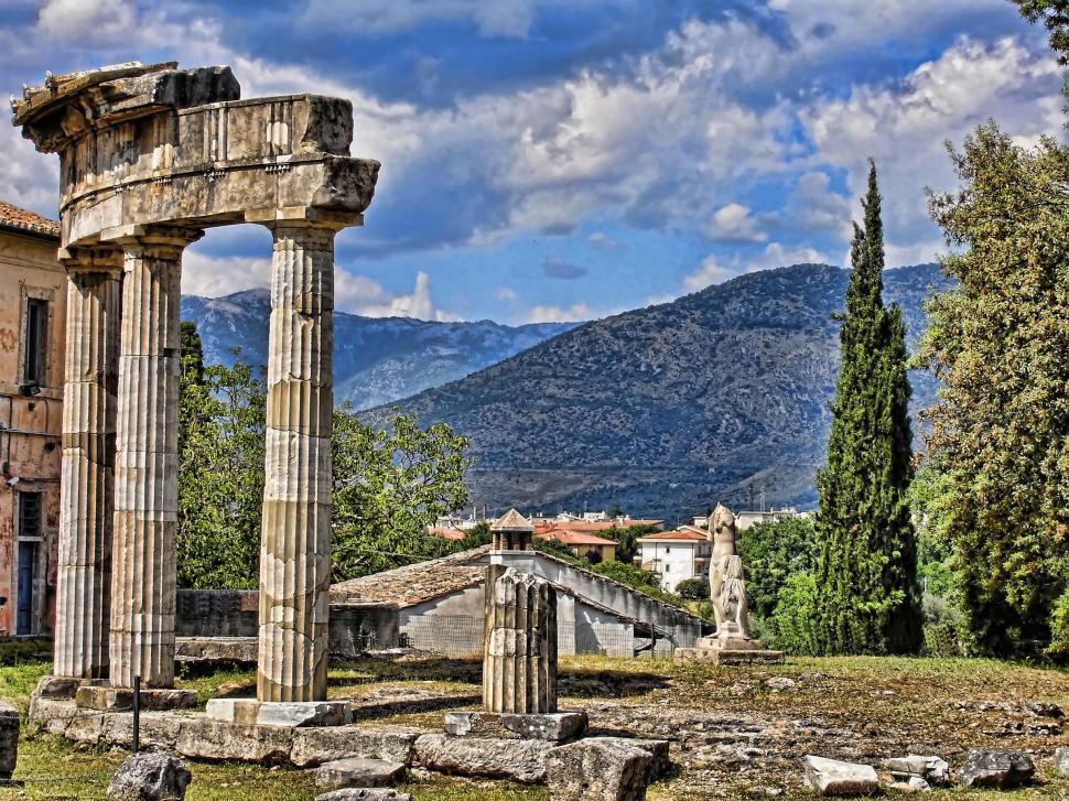 Free Image of Hadrians Villa Temple 