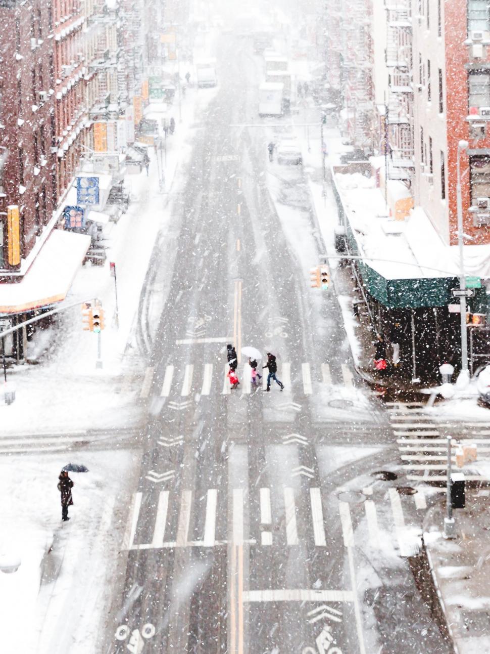 Free Image of Winter snowfall on a bustling street 