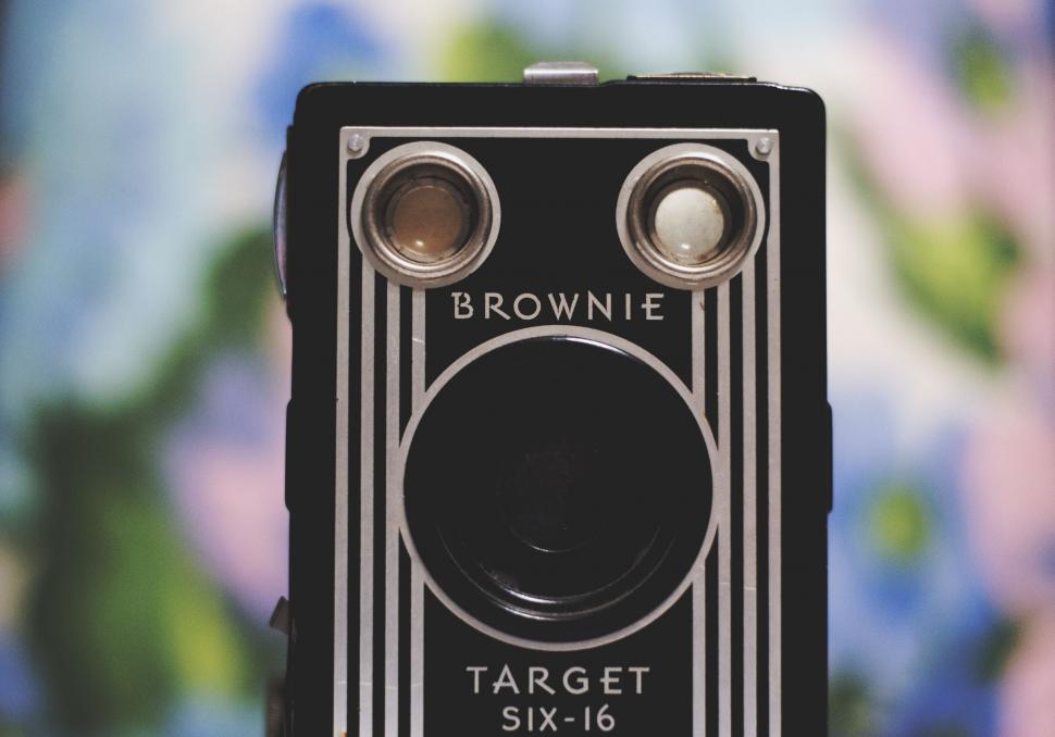 Free Image of Vintage Brownie Target Six-16 camera close-up 
