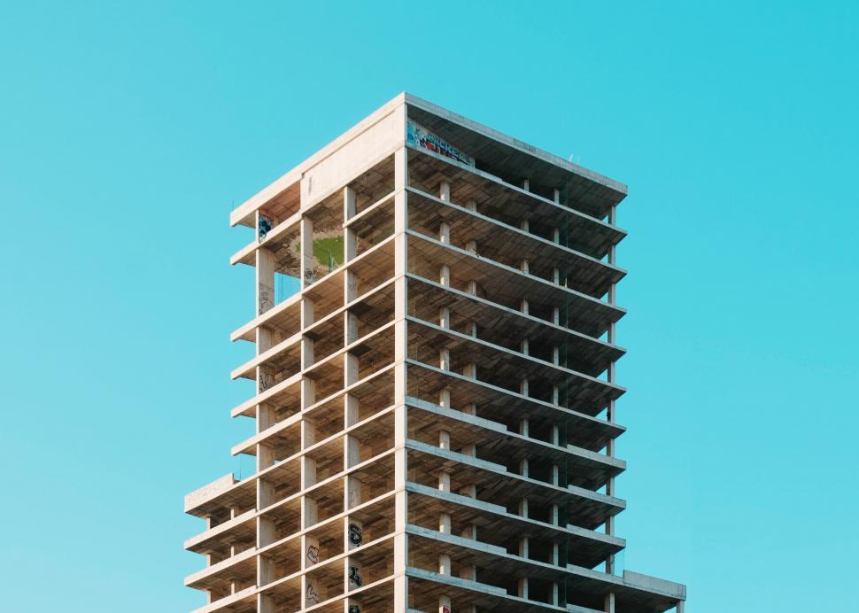 Free Image of Modern unfinished skyscraper against a blue sky 
