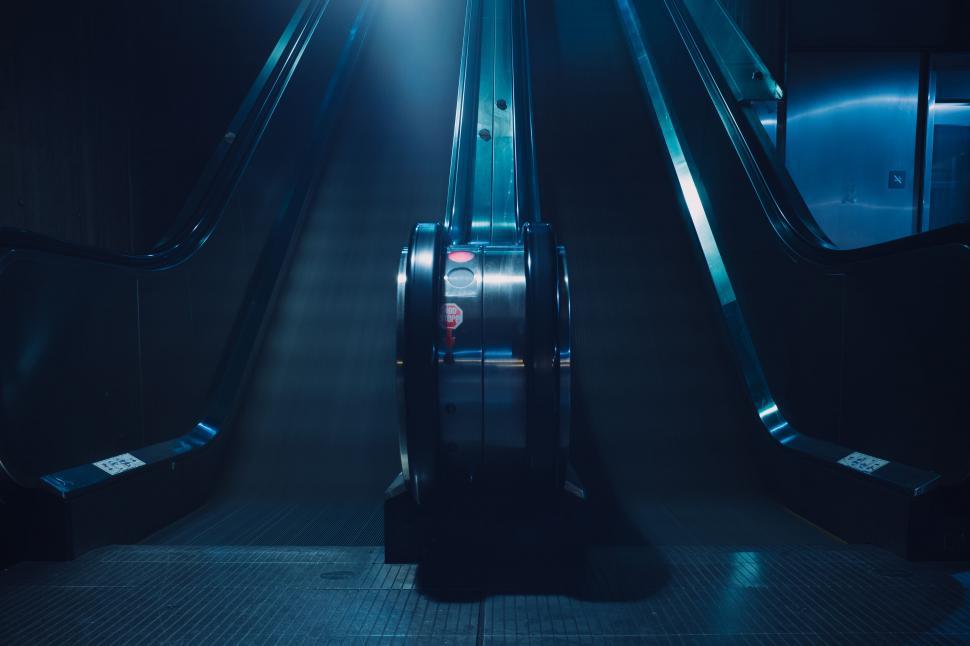 Free Image of Eerie empty escalator in subdued lighting 