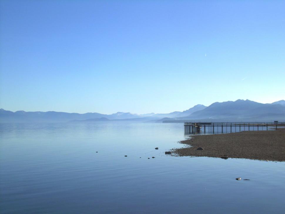 Free Image of Tranquil morning by a mountain lake pier 
