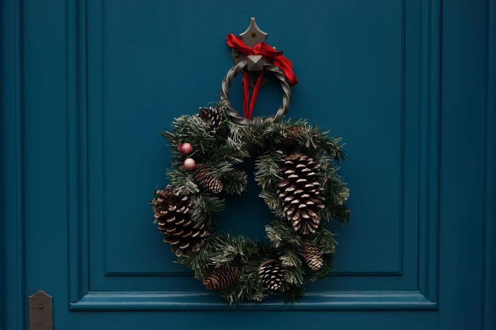 Free Image of Christmas wreath hanging on a blue door 